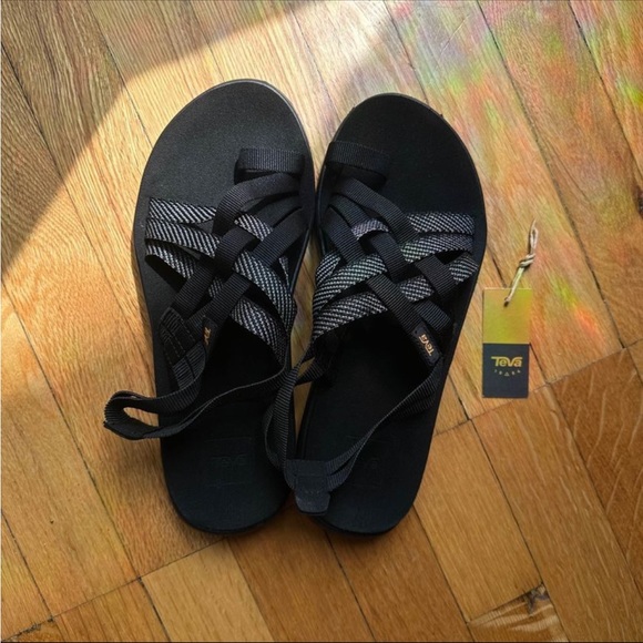 *SOLD* Teva - VOYA strappy sandals - Picture 1 of 6